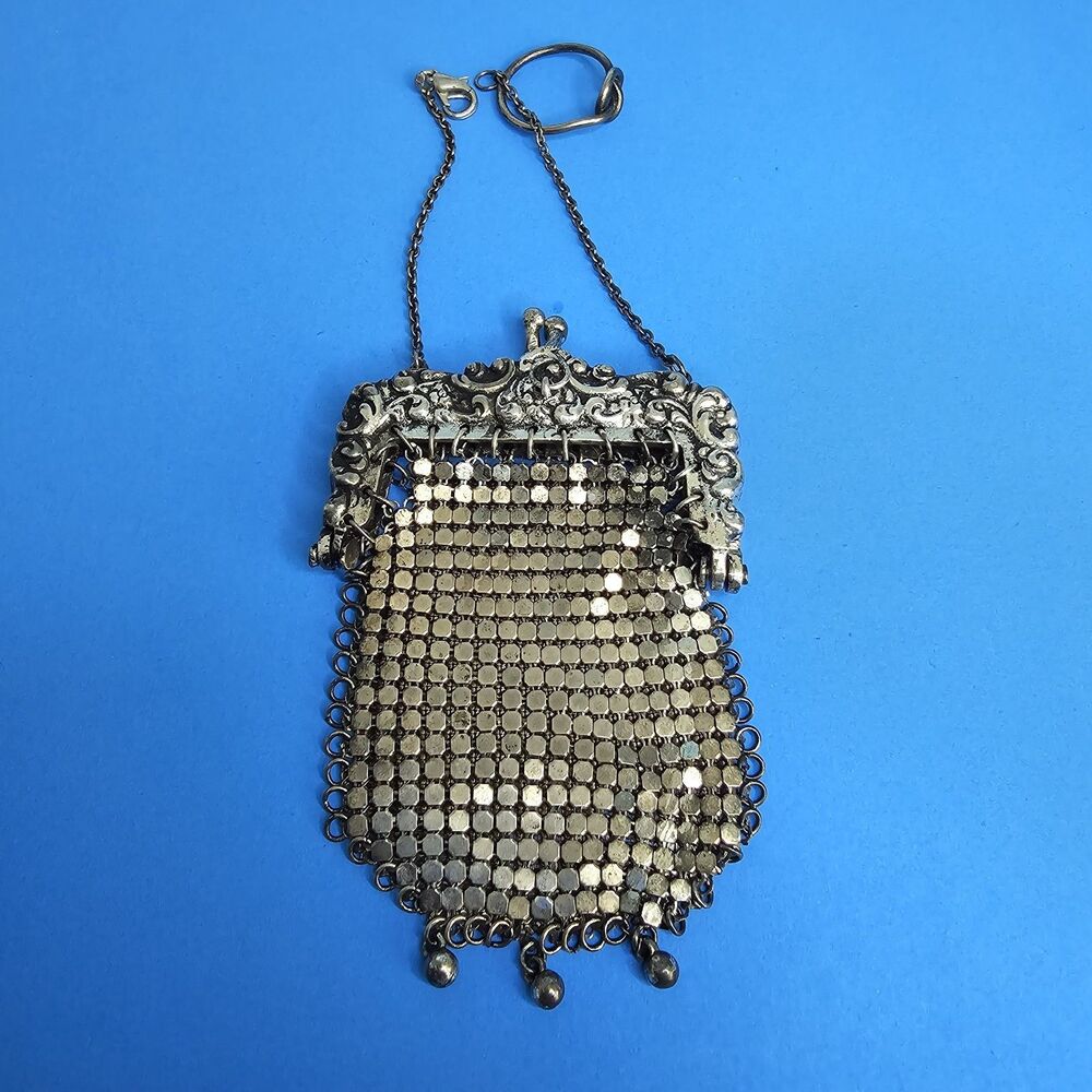 Antique Edwardian metal-mesh finger/dance purse with ornate repoussé frame